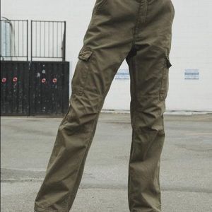 Brandy Melville army green cargo pants!!💋